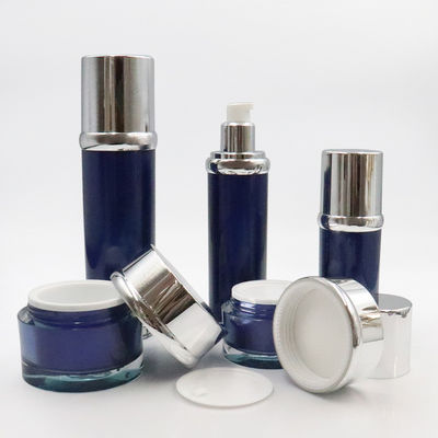 Op maat gemaakte pomp en dop cosmetische verpakkingsset met acryldop